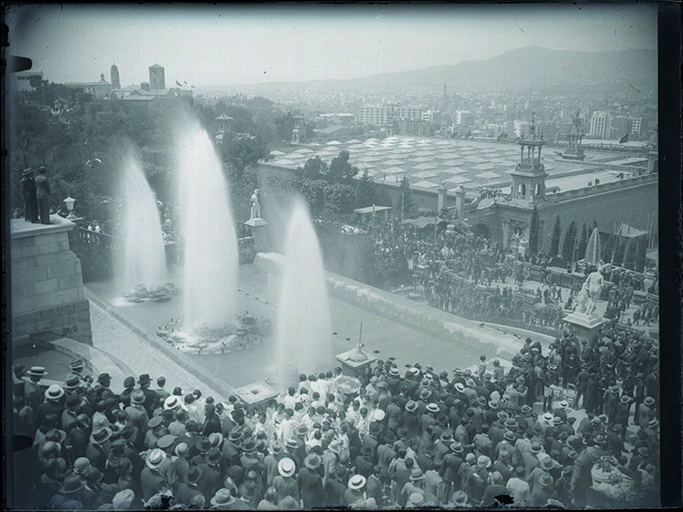 Inauguració de l’Exposició Internacional a Montjuïc. | AFB. Autor: Josep Badosa Montmany