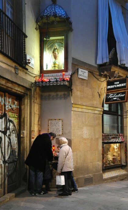 Ofrenes a Santa Eulàlia, a la Baixada que porta el seu nom / Ajuntament de Barcelona – Vicente Zambrano